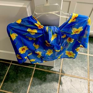 Sarong blue with yellow flowers